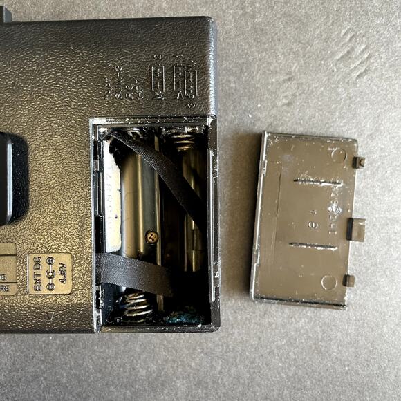 PARTS REPAIR ONLY Vintage Sanyo MGP9 Portable Cassette Player - Picture 9 of 9